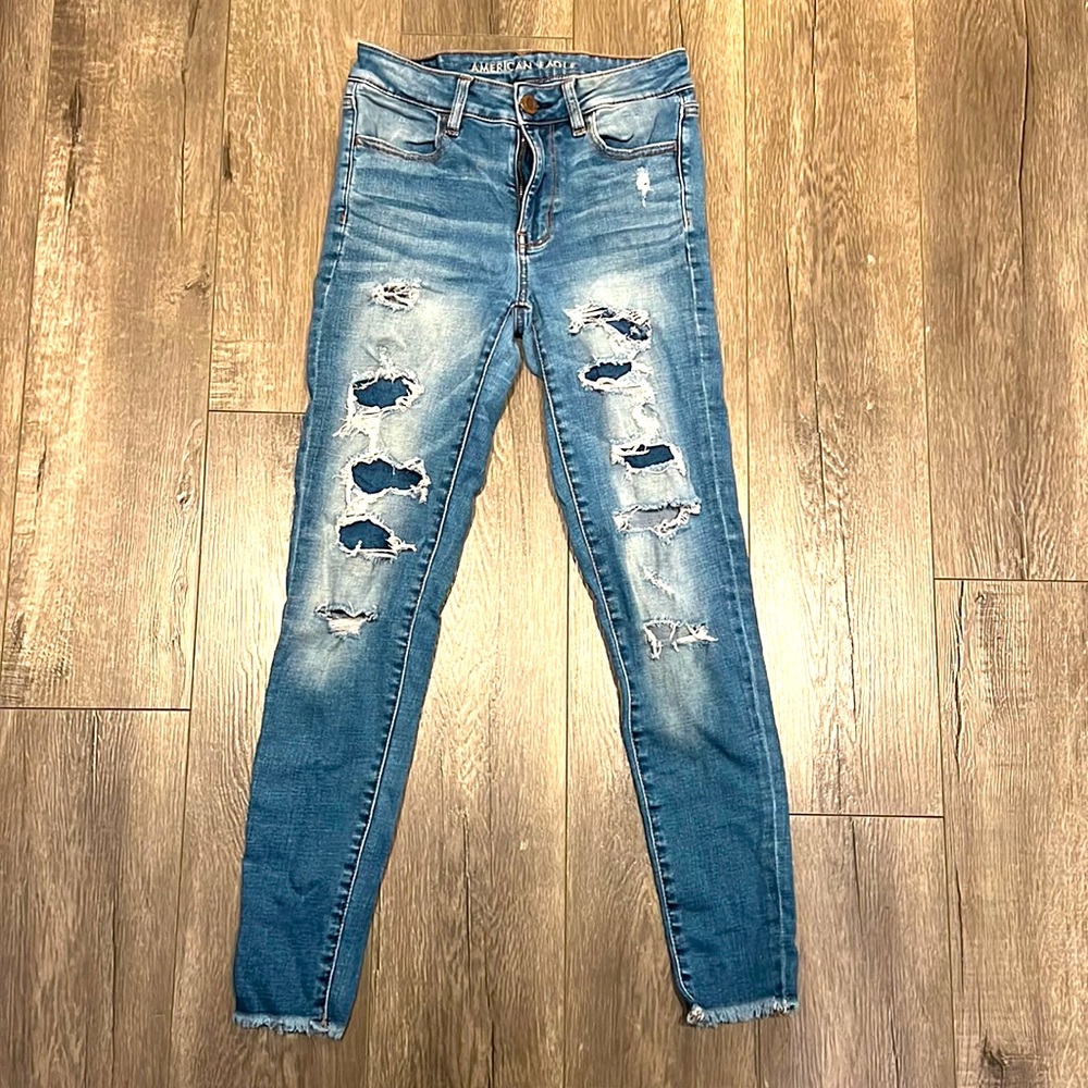 American Eagle skinny gently used jeans in size 4.